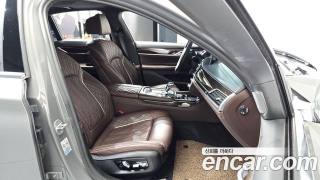 BMW 7-Series 2021 — photo 16