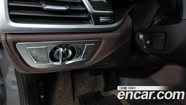 BMW 7-Series 2021 — photo 27