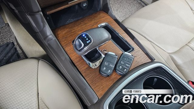 Chrysler 300C 2014 — photo 9