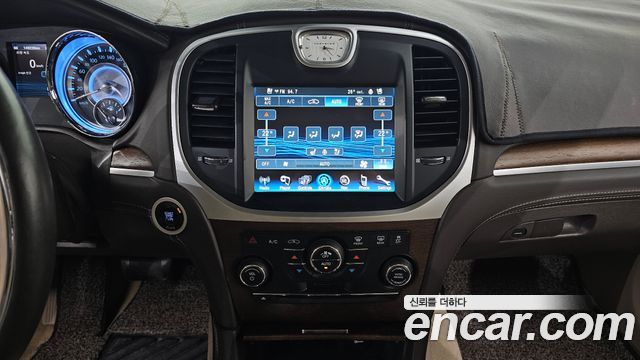 Chrysler 300C 2014 — photo 14
