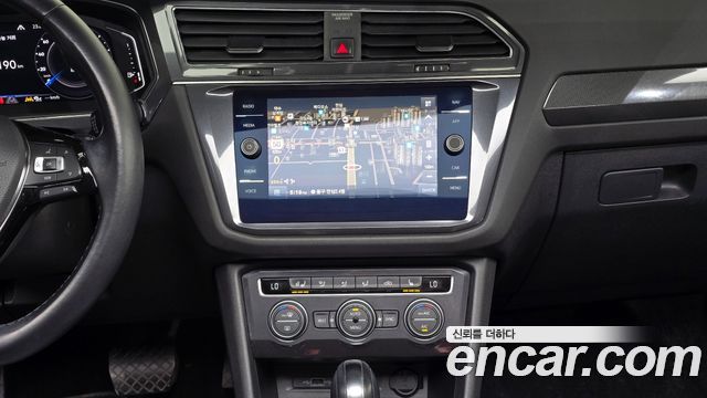 Volkswagen Tiguan 2020 — photo 17