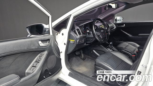 Kia K3 2016 — photo 13