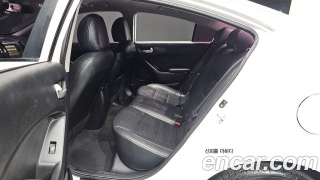 Kia K3 2016 — photo 18