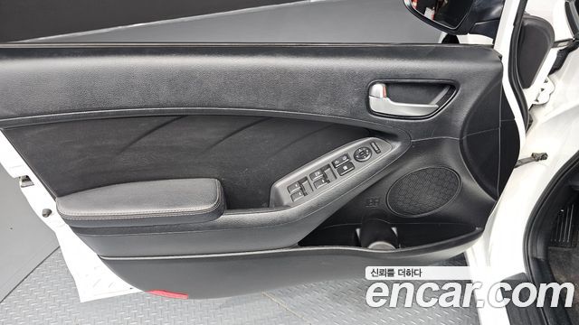 Kia K3 2016 — photo 14