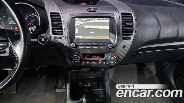 Kia K3 2016 — photo 28
