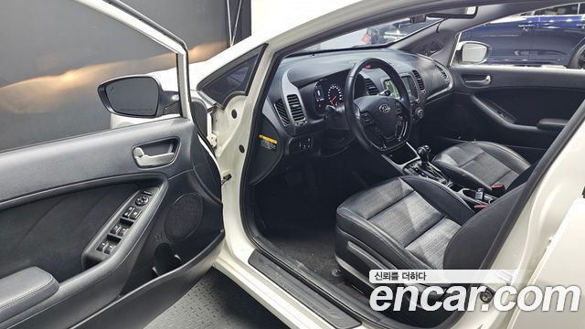 Kia K3 2016 — photo 10