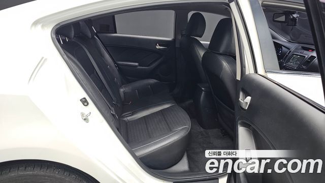 Kia K3 2016 — photo 11