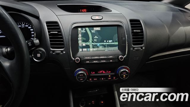 Kia K3 2016 — photo 13