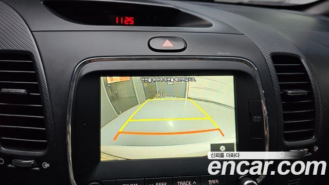 Kia K3 2016 — photo 14