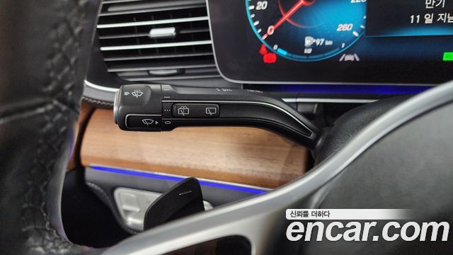 Mercedes-Benz GLE-Class 2019 — photo 28
