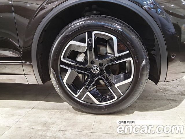 Volkswagen Touareg 2024 — photo 5