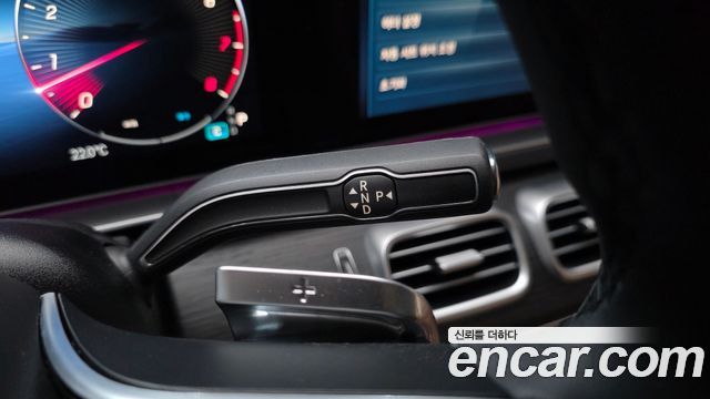 Mercedes-Benz GLE-Class 2025 — photo 12