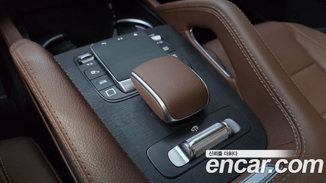 Mercedes-Benz GLE-Class 2025 — photo 29