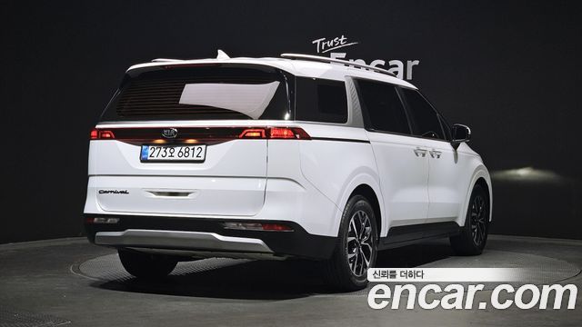 Kia Canival 2021 — photo 2