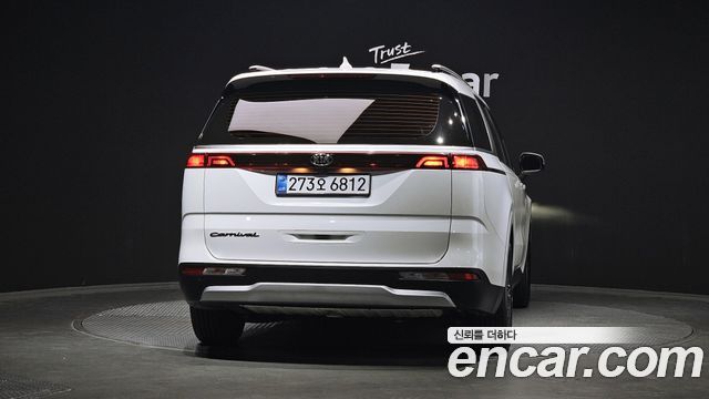 Kia Canival 2021 — photo 4