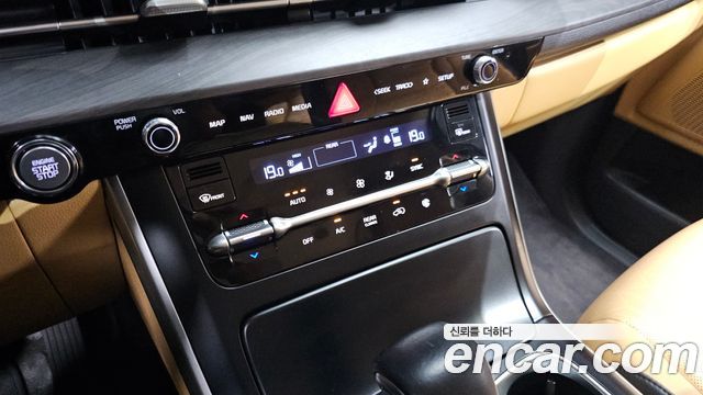 Kia Canival 2021 — photo 16