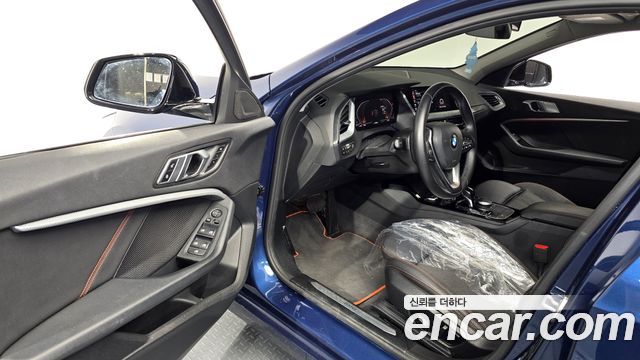BMW 1-Series 2021 — photo 10