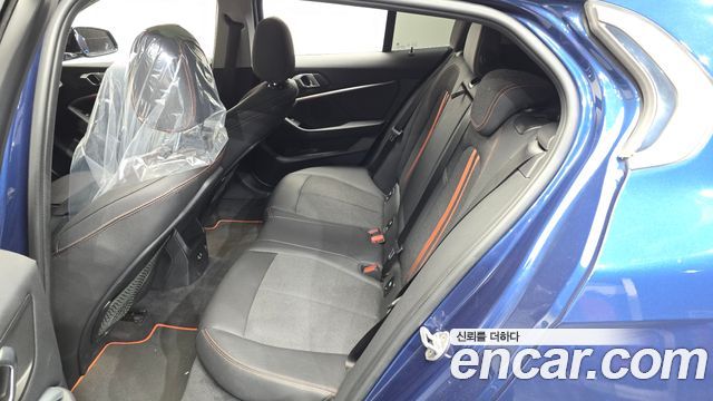 BMW 1-Series 2021 — photo 11
