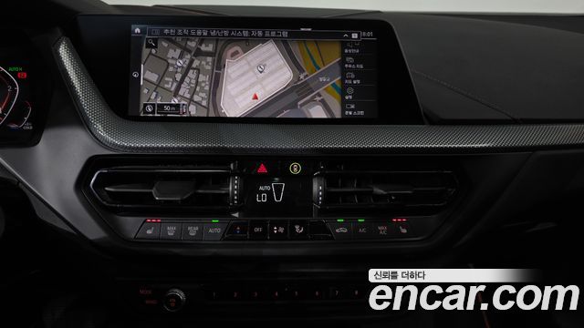 BMW 1-Series 2021 — photo 12