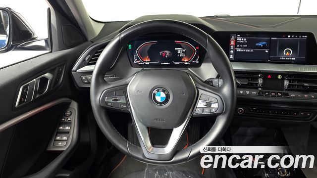 BMW 1-Series 2021 — photo 13