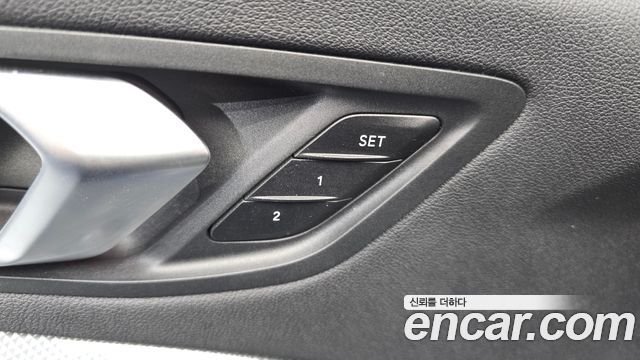 BMW 1-Series 2021 — photo 16