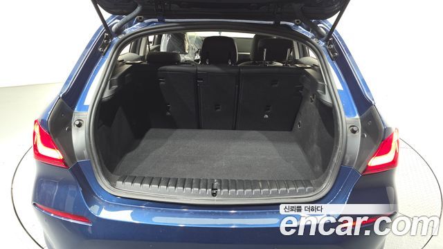 BMW 1-Series 2021 — photo 18