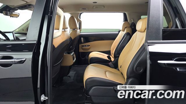 Kia Canival 2023 — photo 11
