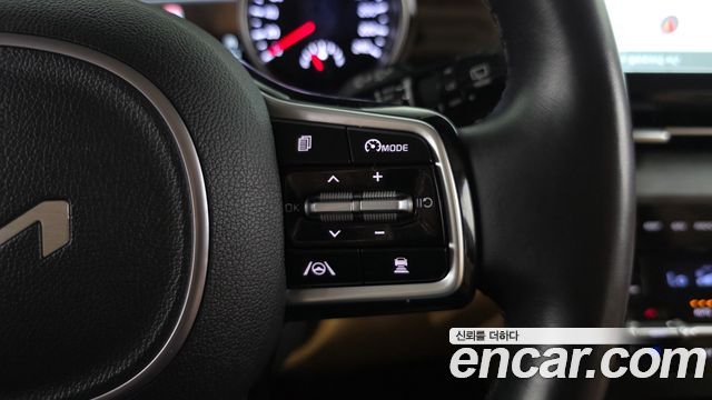 Kia Canival 2023 — photo 16