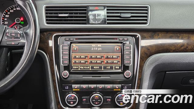 Volkswagen Passat 2015 — photo 19