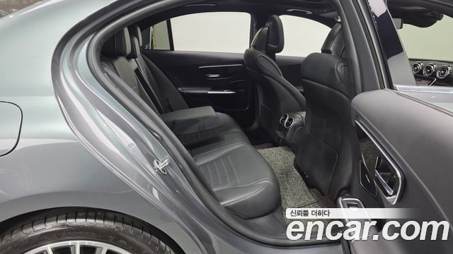 Mercedes-Benz C-Class 2022 — photo 17