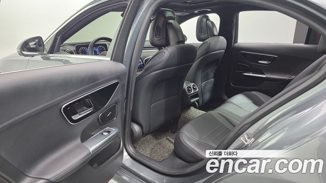 Mercedes-Benz C-Class 2022 — photo 18