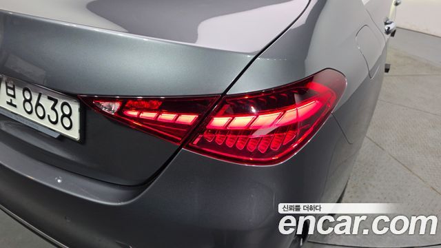 Mercedes-Benz C-Class 2022 — photo 9