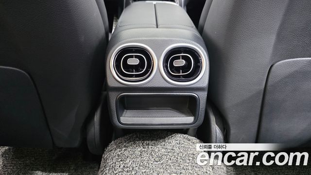 Mercedes-Benz C-Class 2022 — photo 29