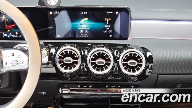 Mercedes-Benz CLA-Class 2020 — photo 14