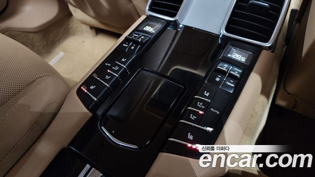 Porsche Panamera 2014 — photo 31
