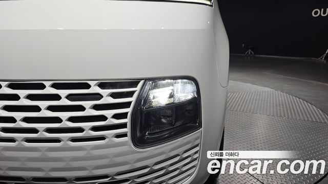Hyundai Staria 2022 — photo 8