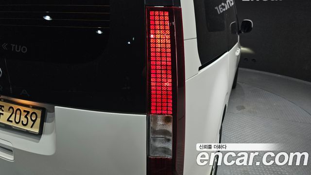 Hyundai Staria 2022 — photo 9