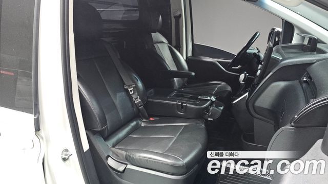 Hyundai Staria 2022 — photo 16