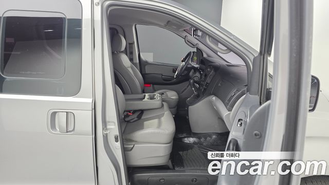 Hyundai Starex 2015 — photo 11