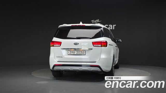 Kia Canival 2018 — photo 4