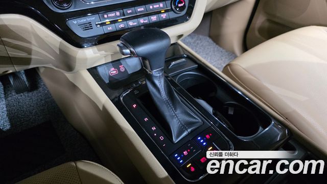 Kia Canival 2018 — photo 9