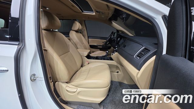 Kia Canival 2018 — photo 10