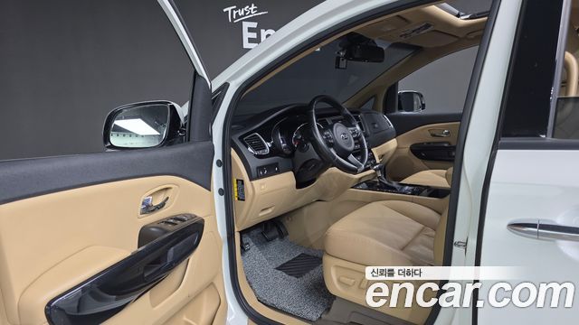 Kia Canival 2018 — photo 12