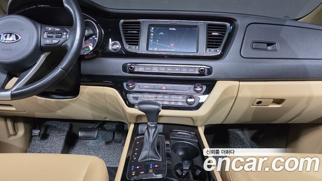 Kia Canival 2018 — photo 15