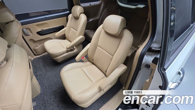 Kia Canival 2018 — photo 17