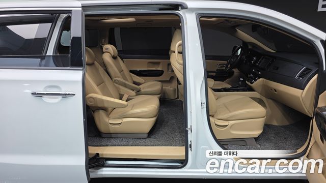 Kia Canival 2018 — photo 19