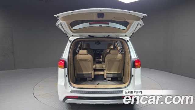 Kia Canival 2018 — photo 20