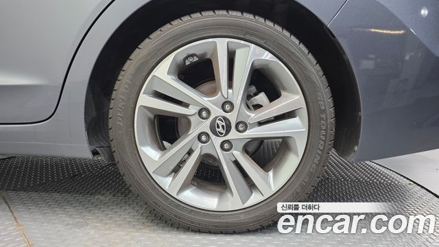 Hyundai AVANTE 2018 — photo 5