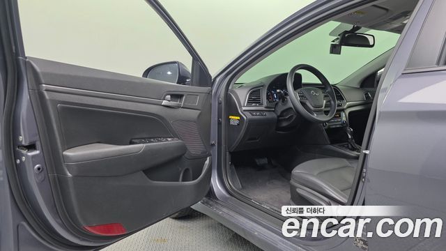 Hyundai AVANTE 2018 — photo 10