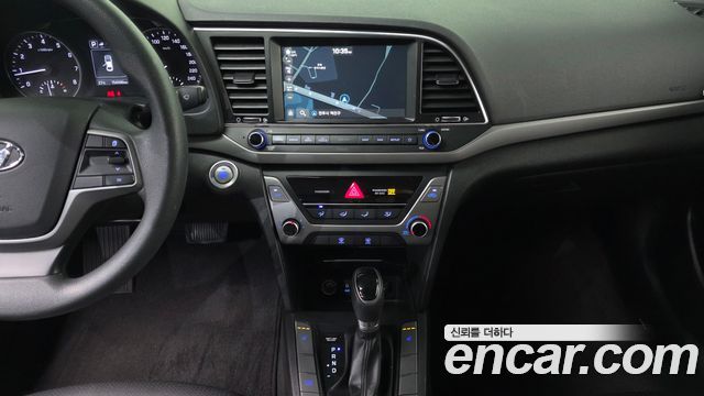 Hyundai AVANTE 2018 — photo 14